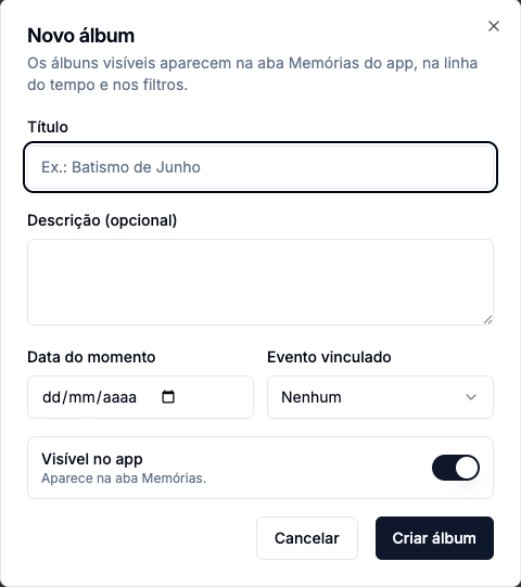 Diálogo Novo álbum com título, descrição, data do momento, evento vinculado e a chave Visível no app